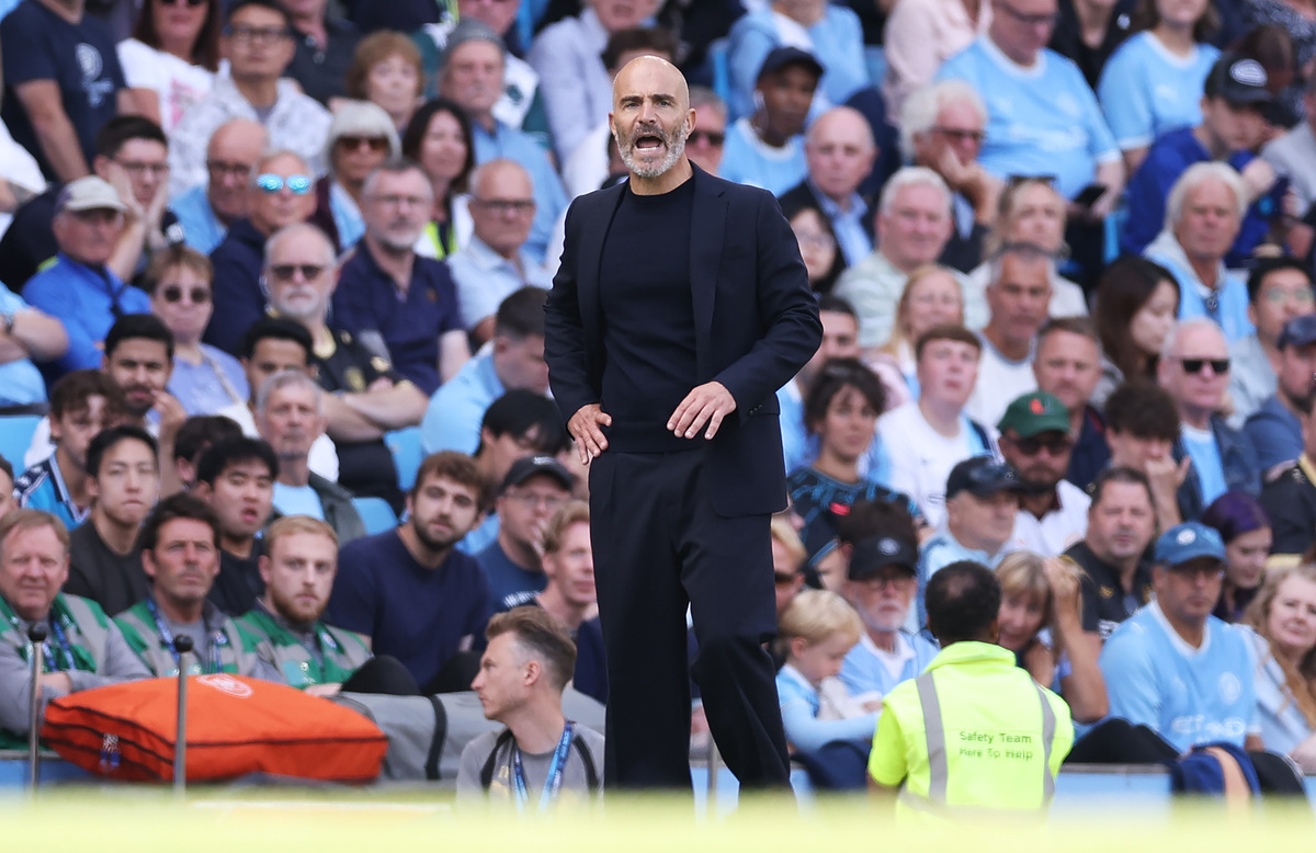 MANCHESTER, INGHILTERRA - 23 AGOSTO: Enzo Maresca, allenatore del Manchester City, reagisce durante la partita di Premier League 2026/27 tra Manchester City e AFC Bournemouth all'Etihad Stadium, il 23 agosto 2026 a Manchester, Inghilterra. (Foto di Naomi Baker/Getty Images)