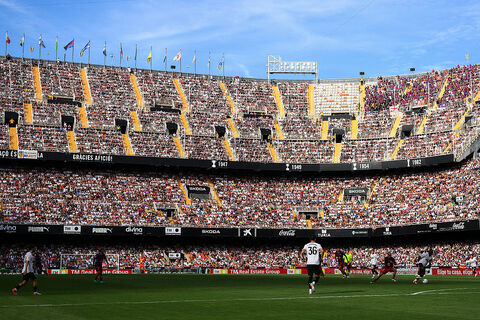 Valencia CF v FC Barcelona - LaLiga EA Sports 2026/27