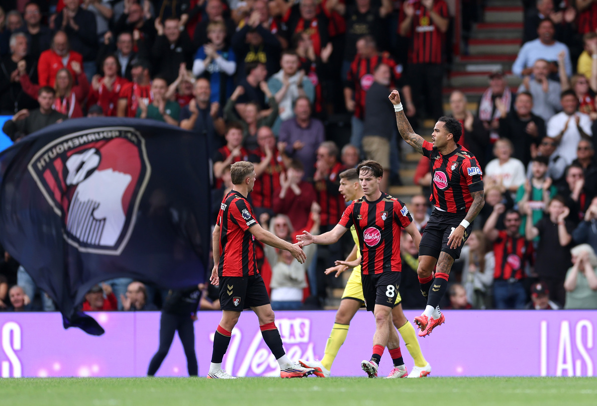BOURNEMOUTH, INGHILTERRA - 12 SETTEMBRE: Justin Kluivert del Bournemouth festeggia il primo gol della sua squadra durante la partita di Premier League 2026/27 tra AFC Bournemouth e Brentford al Vitality Stadium, il 12 settembre 2026 a Bournemouth, Inghilterra. (Foto di Dan Istitene/Getty Images)