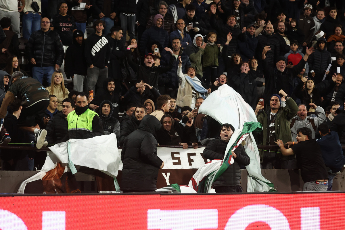 Platense v Fluminense - Copa CONMEBOL Libertadores