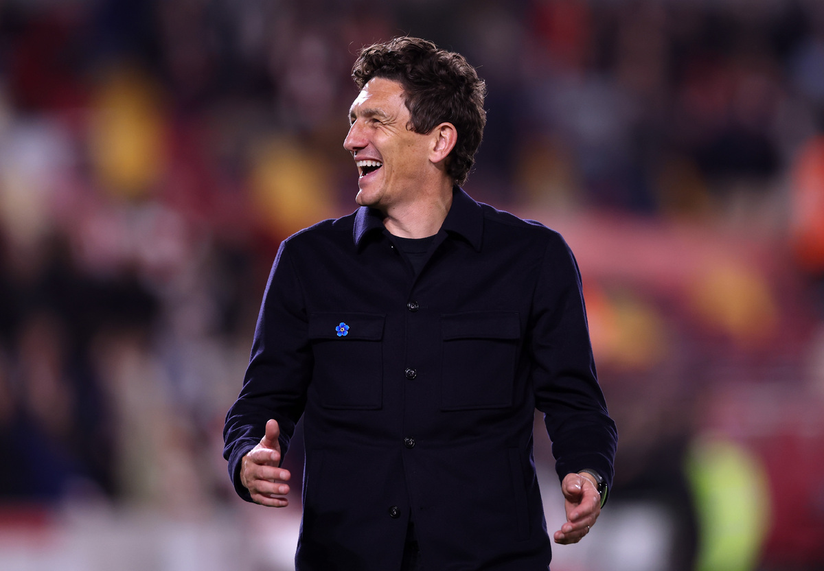 BRENTFORD, INGHILTERRA - 18 SETTEMBRE: Keith Andrews, allenatore del Brentford, festeggia dopo la vittoria della squadra nella partita di Premier League 2026/27 tra Brentford e Chelsea FC al Gtech Community Stadium, il 18 settembre 2026 a Brentford, Inghilterra. (Foto di Ryan Pierse/Getty Images)