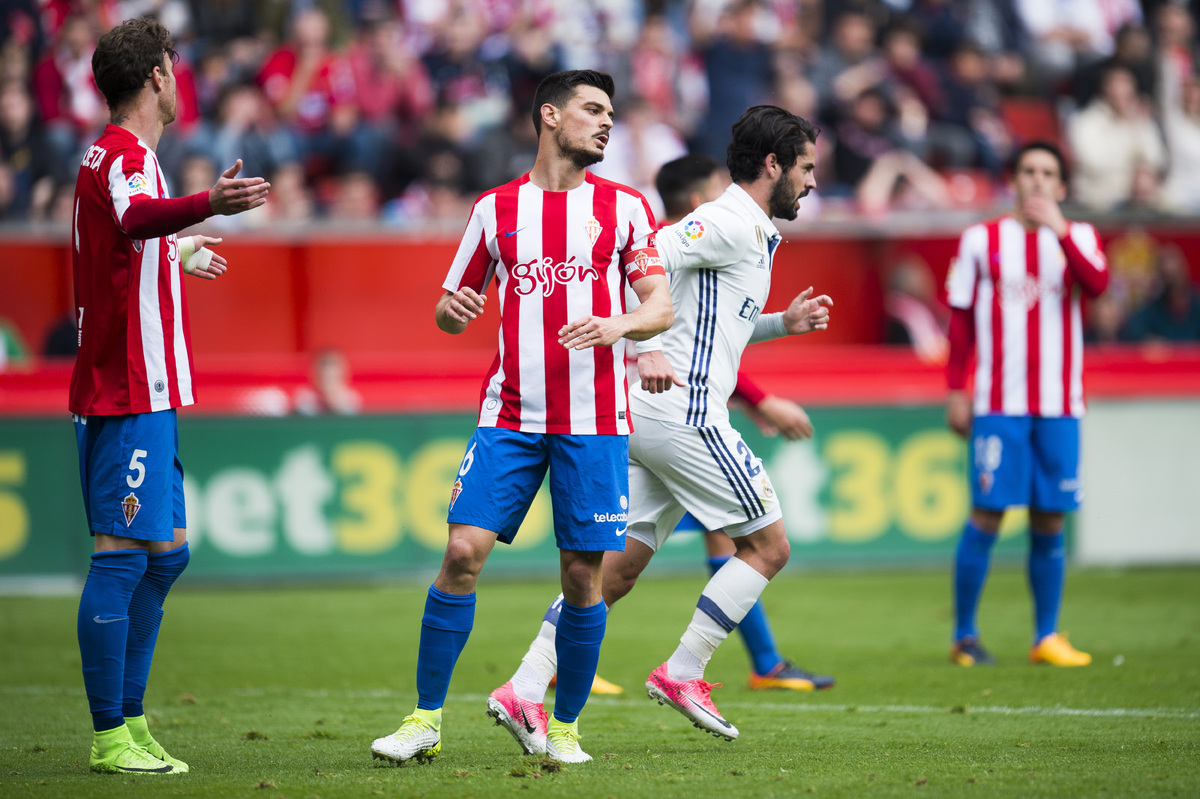 Real Sporting de Gijon v Real Madrid CF - La Liga