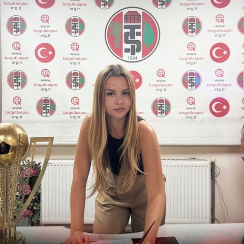 Zeynep Mestan, Turchia