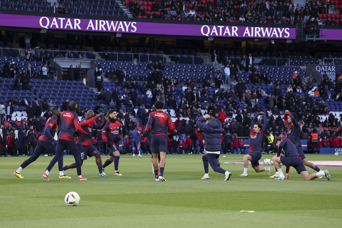 Paris Saint-Germain v Olympique Lyon - Ligue One Uber Eats