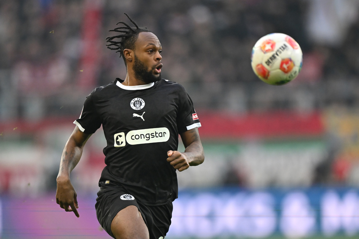 FC Augsburg v FC St. Pauli - Bundesliga