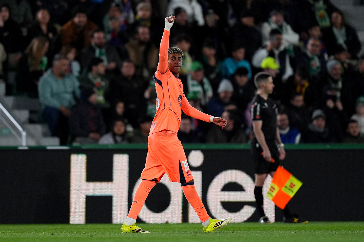 Elche CF v FC Barcelona - LaLiga EA Sports