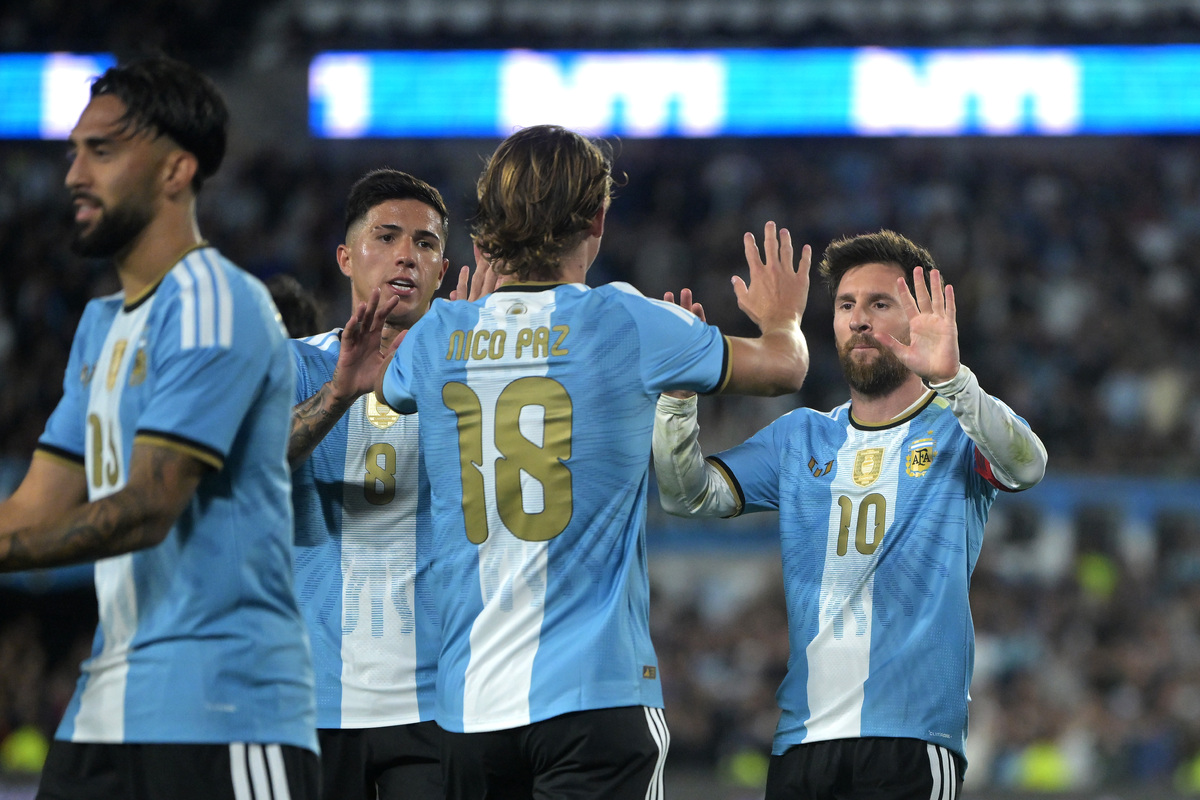 Nico Paz su Messi, Argentina