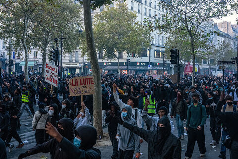 Gilets Jaunes Join French School Protestors For Weekend Of Action