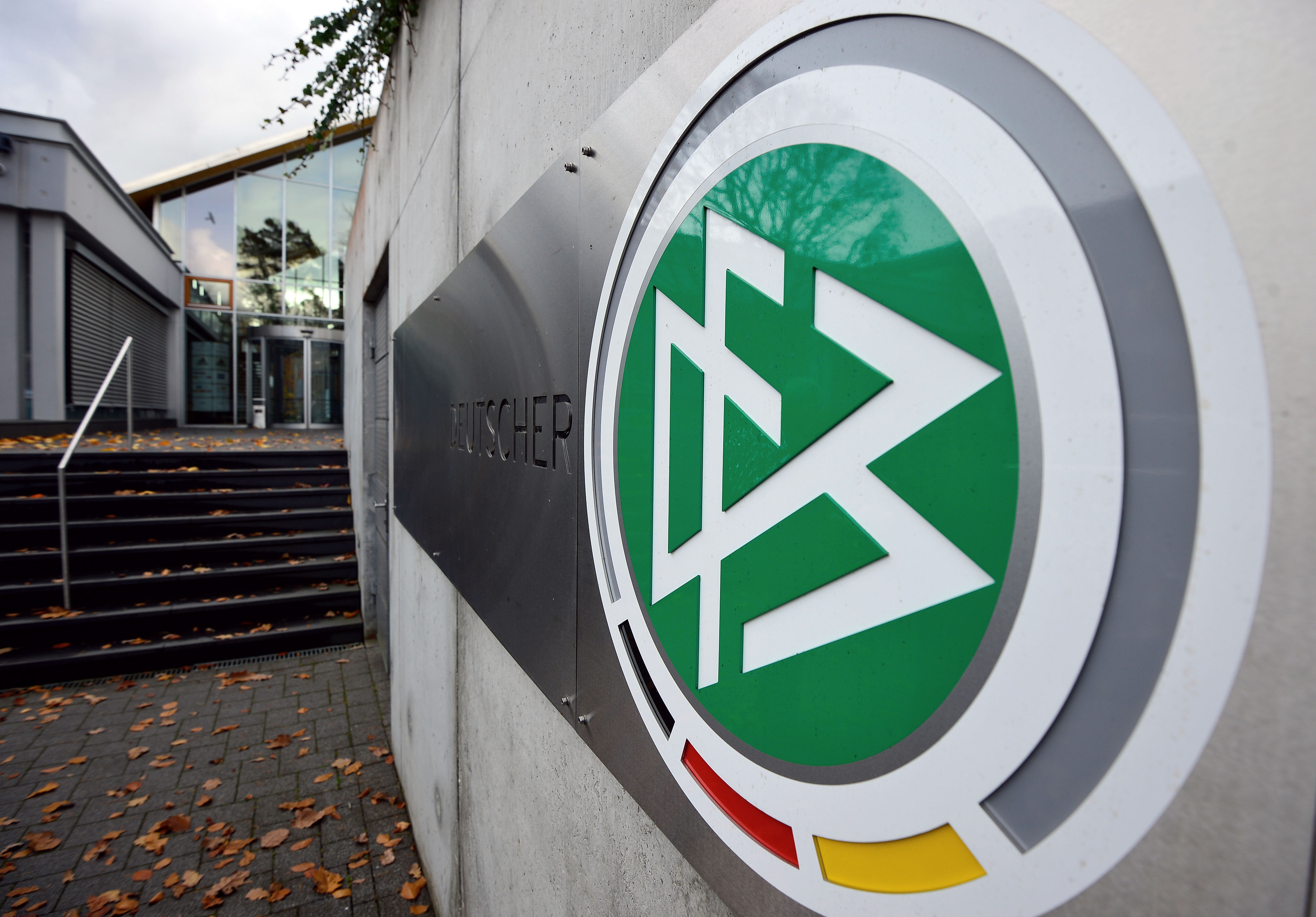 germania che storia tre calciatrici salvano un club maschile e gli fanno vincere il derby da Derbyderbyderby.it germania che storia tre calciatrici salvano un club maschile e gli fanno vincere il derby