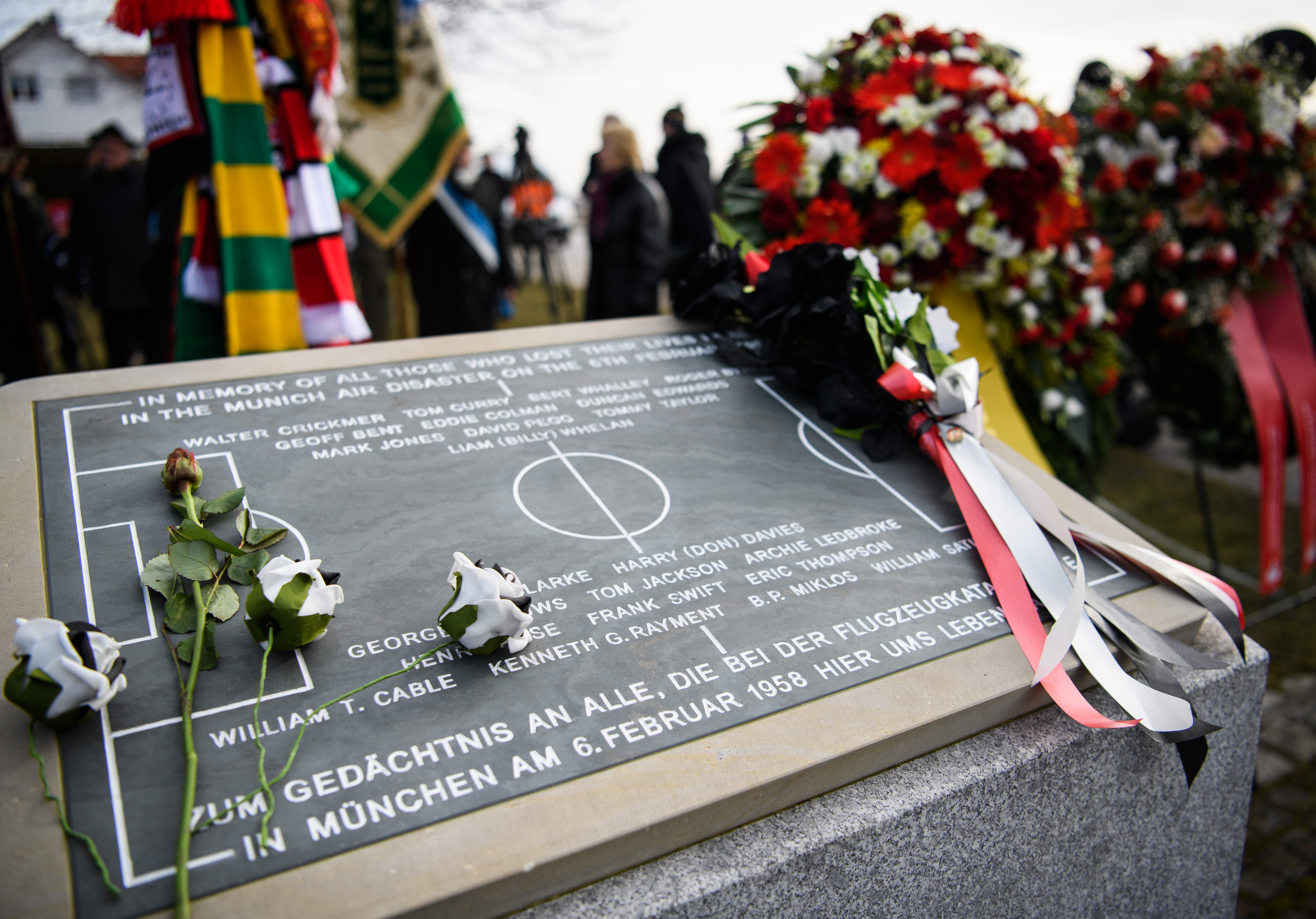 monaco vandalizzato il monumento commemorativo del disastro aereo del manchester united del 1958 da Derbyderbyderby.it monaco vandalizzato il monumento commemorativo del disastro aereo del manchester united del 1958