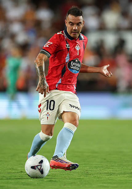 VALENCIA, SPAIN - AUGUST 22: Iago Aspas of Celta de Vigo passes the ball during the LaLiga EA Sports 2026/27 match between Valencia CF and RC Celta de Vigo at Estadi de Mestalla on August 22, 2026 in Valencia, Spain. (Photo by Clive Brunskill/Getty Images
