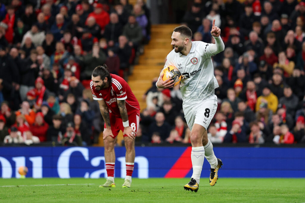 L'errore di Szoboszlai porta al gol del Barnsley