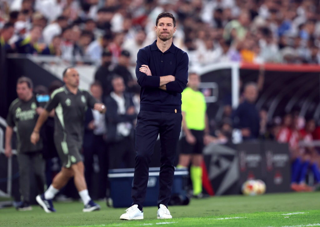 Xabi Alonso con uno sguardo sconsolato