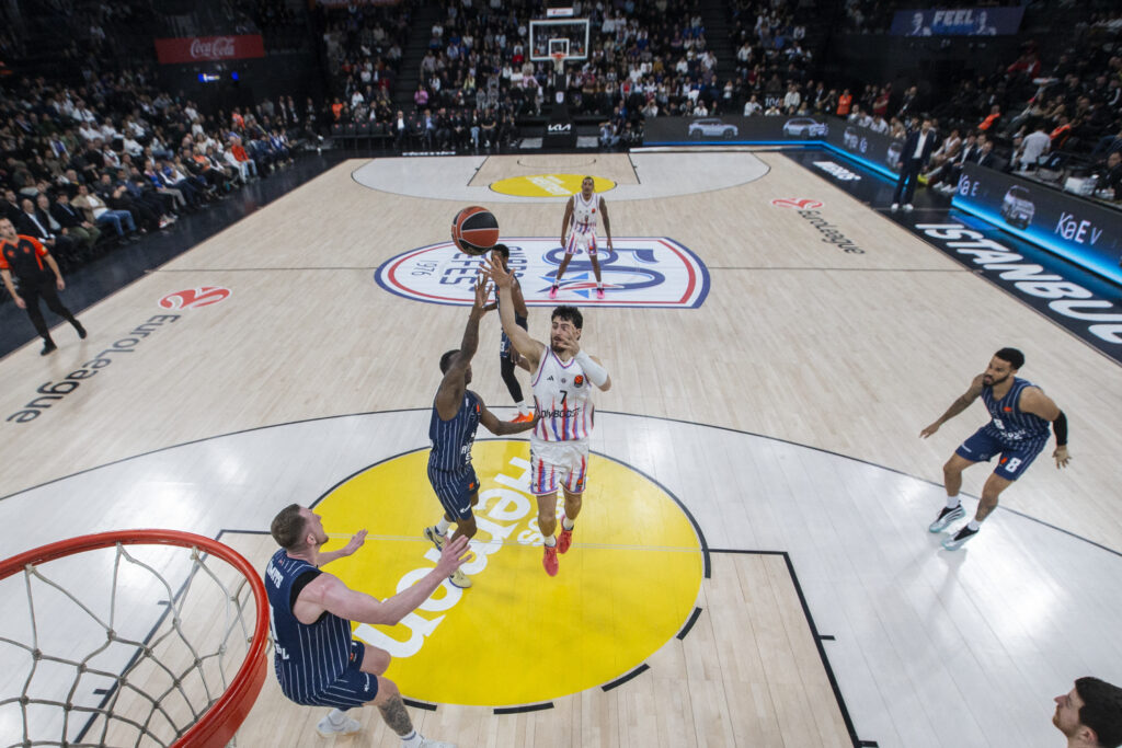 Anadolu Efes Istanbul v Paris Basketball - Euroleague 2025/2026