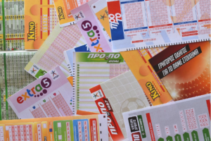 https://pixabay.com/photos/bet-lotto-football-play-win-lose-4770238/